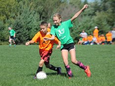 soccer-2436345_1920.jpg