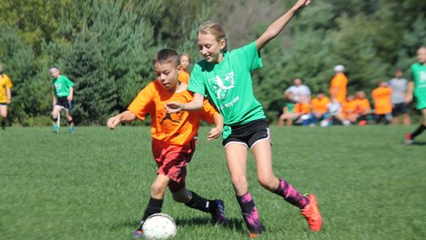 soccer-2436345_1920.jpg